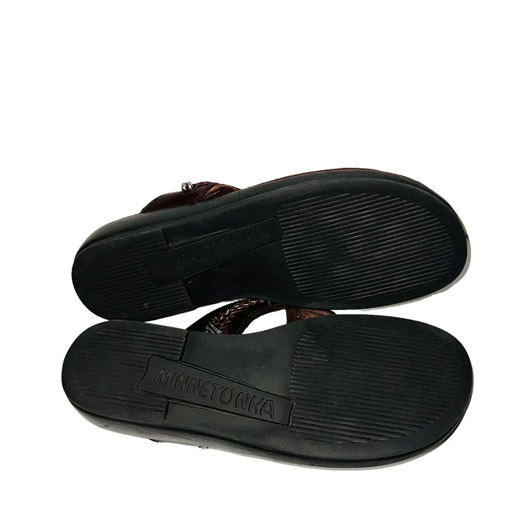Minnetonka Brown Leather Silverthorne Thong Sandals Women's Size 8